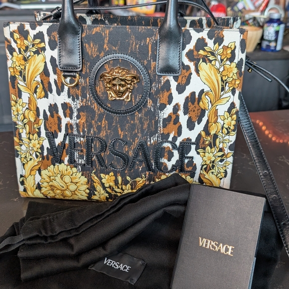 Versace Black and Gold Tote Bag with Luxurious Detailing - Picture 1 of 6